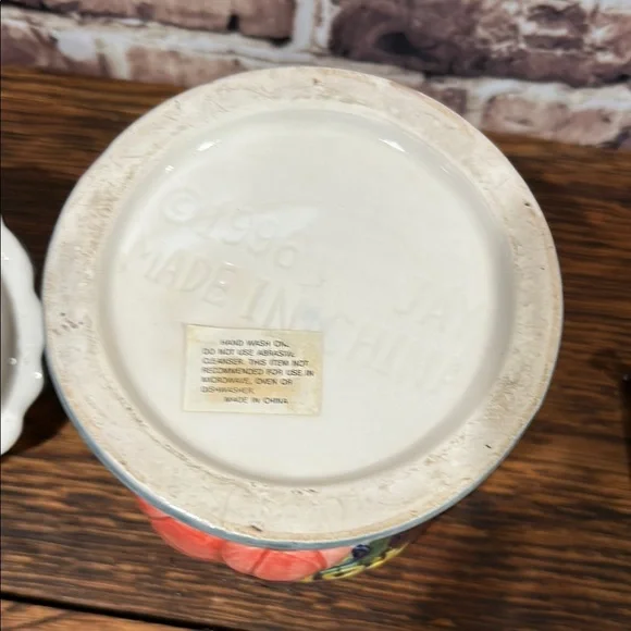 Vintage 1996 Ceramic Tomato Canister with Lid - Picture 5 of 7